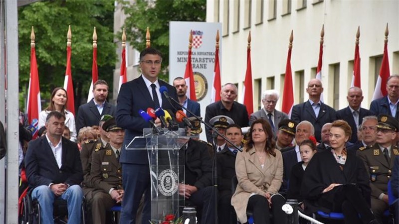 Priča o Rudolfu Perešinu i njegovom MiG 21 priča je o hrvatskoj slobodi